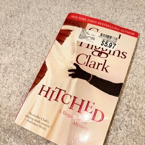 7/$20 Hitched by Carol Higgins Clark Book